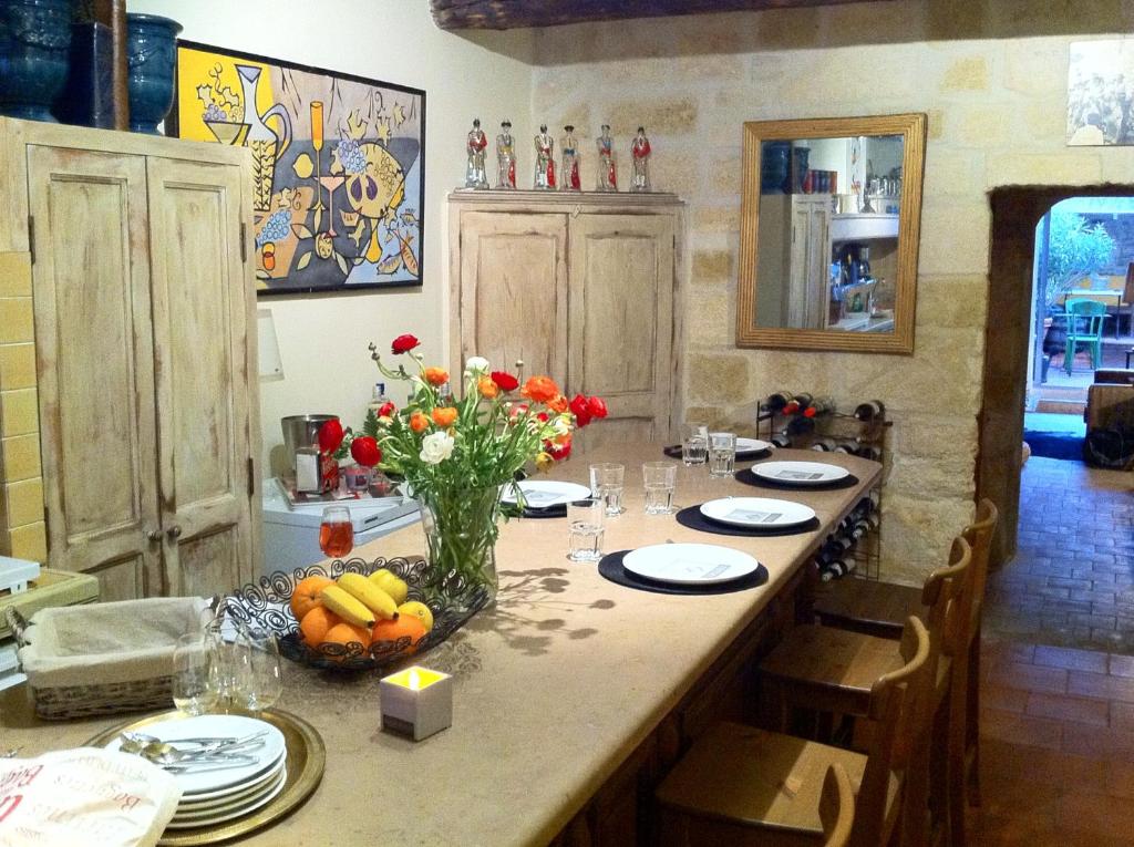 La Maison dans les remparts 36 Rue de la République, 30220 Aigues-Mortes
