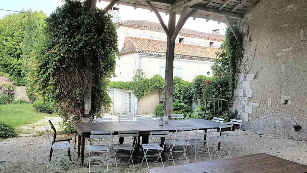 La Maison de Nanteuil, an authentic period country home, Dordogne Aquitaine Le Bourg, 24320 Nanteuil-Auriac-de-Bourzac