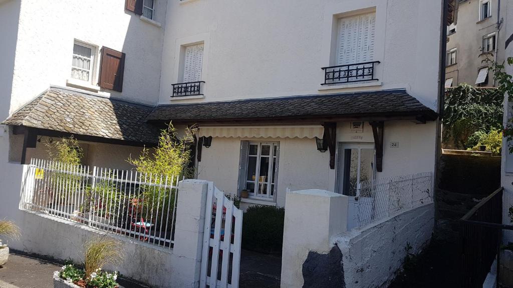 La Maison de Riri Rue de la Parro, 12600 Mur-de-Barrez