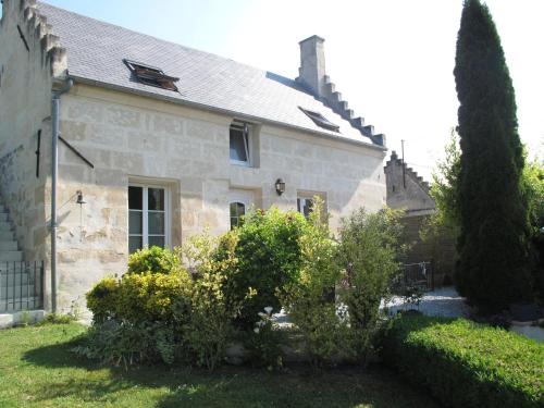 La Maison Des Chiens Rouges