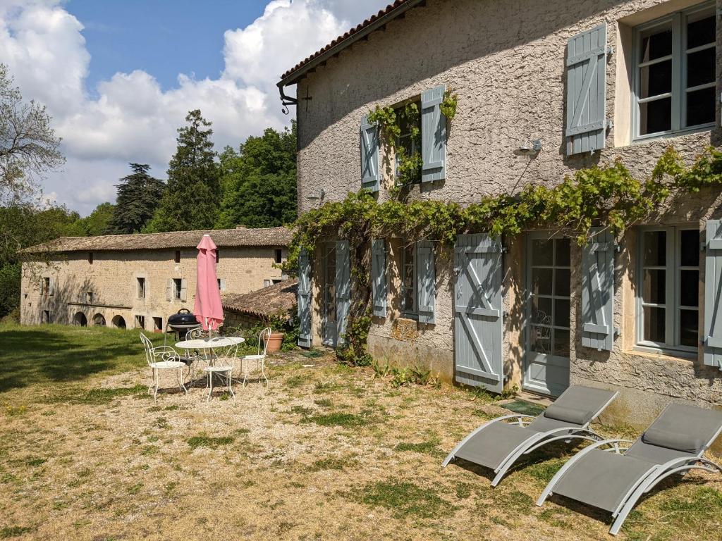 La Maison du Gardien Domaine du Château des Loups Les Loups, 79000 Échiré