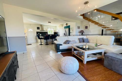 La Maison du Haut Village a very beautiful residence in a relaxing setting