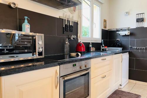 La Maison du Haut Village a very beautiful residence in a relaxing setting