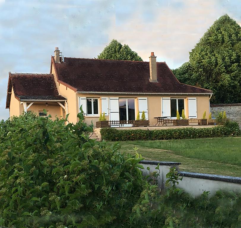 Maison de vacances La Maison et son jardin sur le Canal de Bourgogne 10 Rue du Port 89390 Ravières