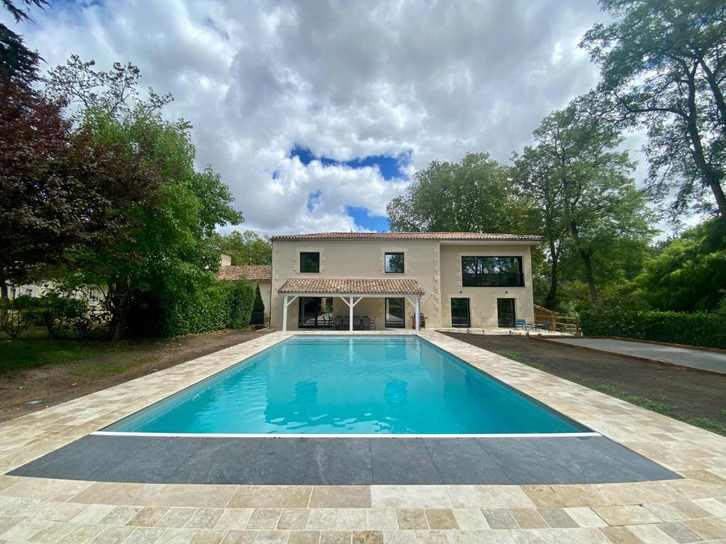 La Maison L'Eperon Château L’Eperon lieu-dit Eperon 701, route de Virlès, 33240 Vérac