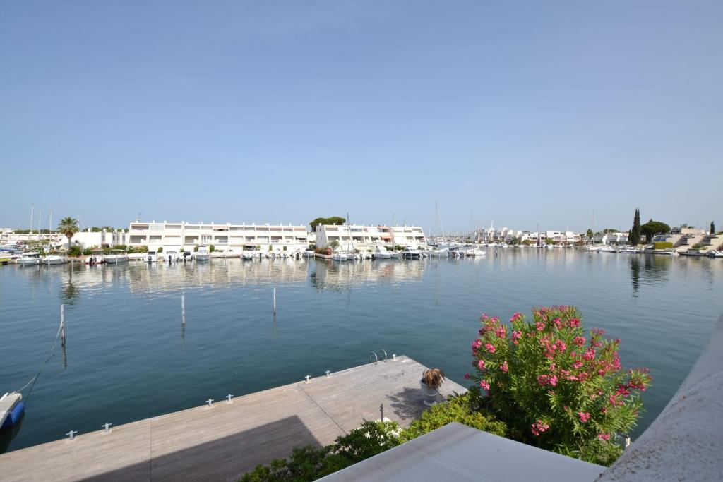 Maison de vacances LA MARINA des CAMARGUAISES 2 place belle poule 30240 Le Grau-du-Roi