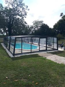 Maison de vacances LA MARSEILLAISE 15 PERS PISCINE Chevigny 89480 Étais-la-Sauvin Bourgogne