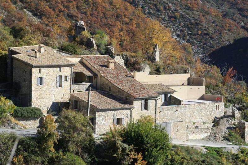 LÀ - mas en Drôme provençale le vieux village, 26110 Chaudebonne