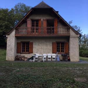 Maison de vacances La Mayzou del prat 11, chemin du carrelou 65400 Saint-Savin Midi-Pyrénées