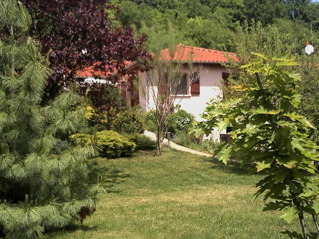 La Meïzou, gîte - chambres d hôtes à Champeix 28 Chemin de la Serre, 63320 Champeix