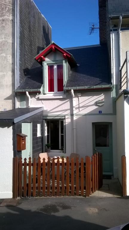 Maison de vacances La P'tite Normande 12 Place du Bouloir 14113 Villerville