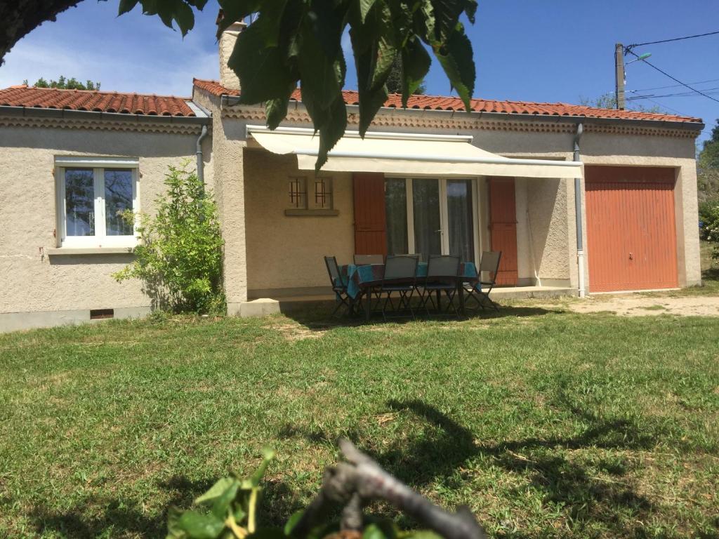 Maison de vacances La Perline, Maison individuelle - 4 à 6 personnes 170 rue de l'Ecole Monteil 07270 Le Crestet