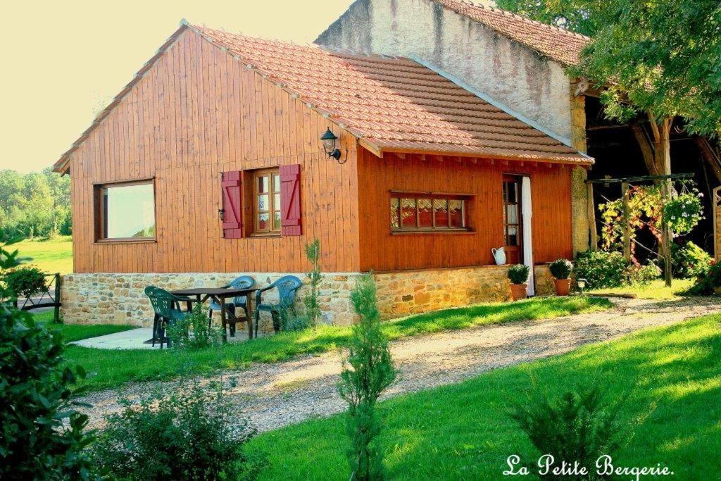 Maison de vacances La Petite Bergerie en Périgord Les Parrots 46250 Loubejac