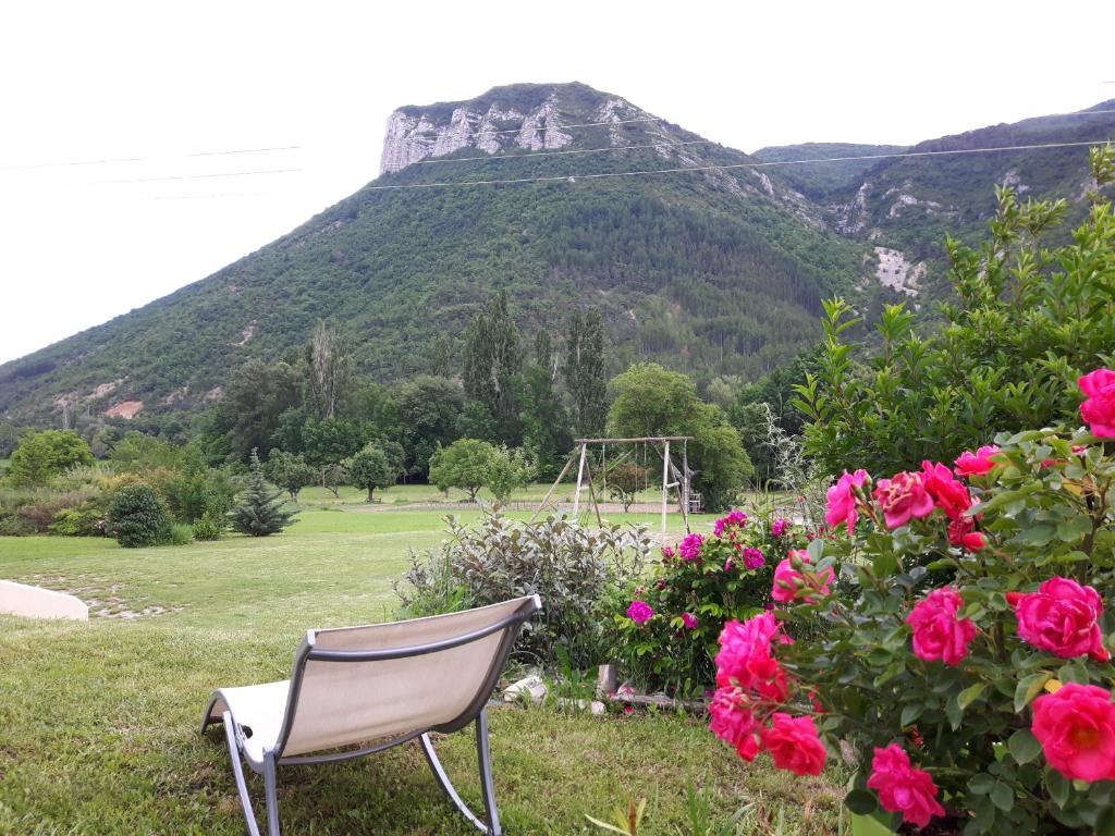 Maison de vacances la petite maison 05 route de la tuilière la condamine 05700 Trescléoux