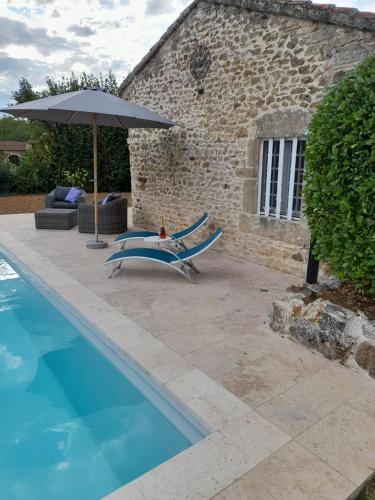 La petite maison bleue avec piscine