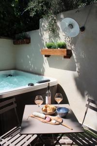 LA PETITE MAISON DE MAUSSANE ***