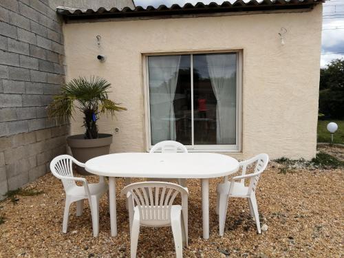 Maison de vacances La Petite Maison Des Vignes 8  lieu Dit Lavergne 33230 Coutras Aquitaine