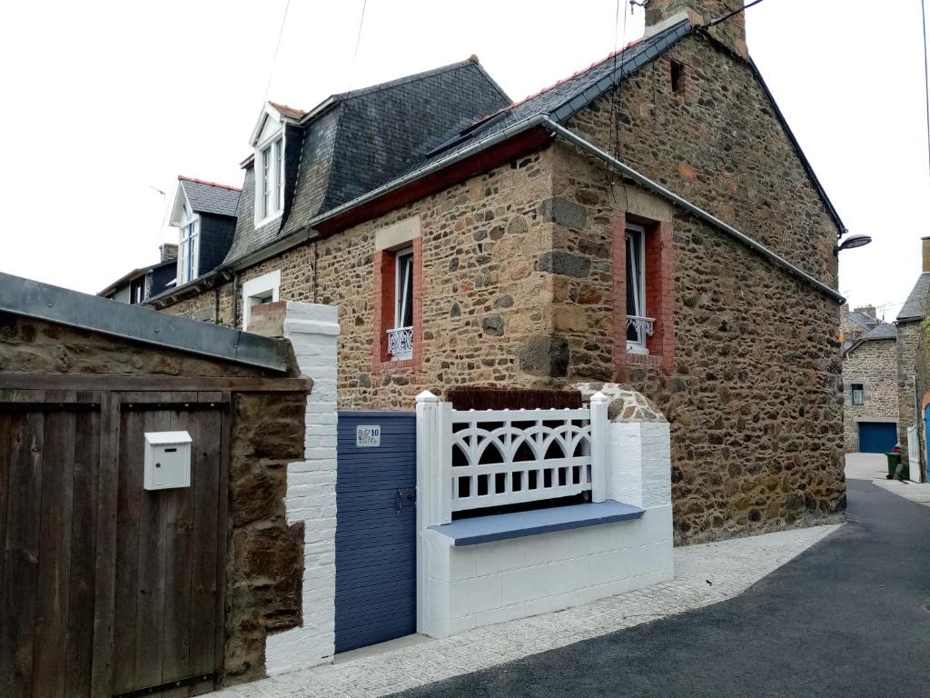 la petite maison du Portrieux 10 Place du Centre, 22410 Saint-Quay-Portrieux