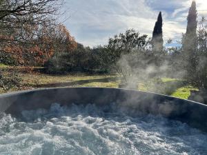 La Petite toscane, gîte familial avec piscine et jacuzzi