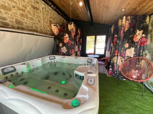 La Poignière gite 4 étoiles SPA OPTION et salle de jeux société la Clef Decamp