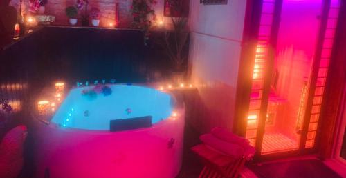 La Romance jacuzzi sauna de luxe jardin au calme