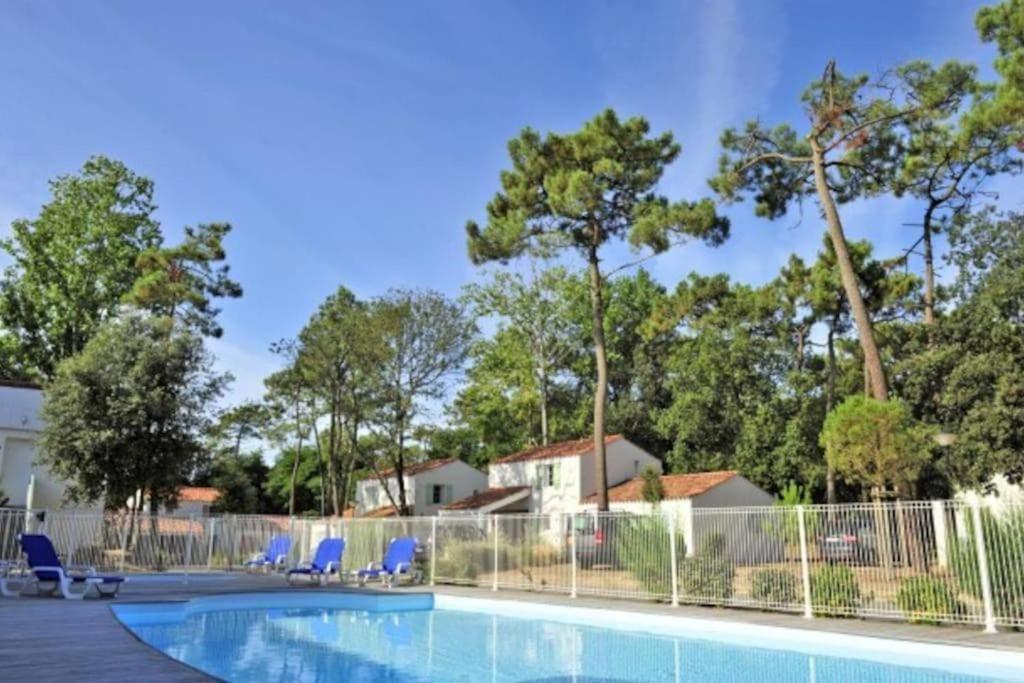 Maison de vacances La Rose des Pins - 4 personnes - Proche de la mer avec piscine commune 938 Avenue du Docteur Joussemet 85560 Longeville-sur-Mer