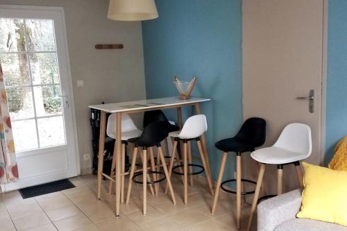 La Rose des Pins - 4 personnes - Proche de la mer avec piscine commune