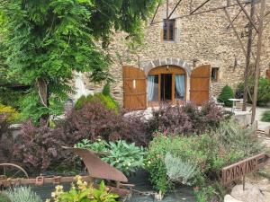 Maison de vacances La Vieille Grange avec piscine et jardin Lieu dit Recoules 12350 Prévinquières Midi-Pyrénées