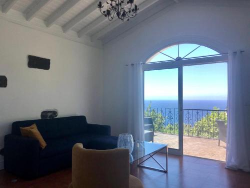 La VIGIE de CASTELROCK ( Casa Petunia )