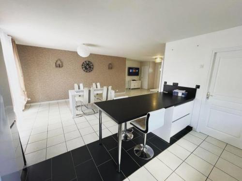 La Villa de l'Olivier piscine privée et parking