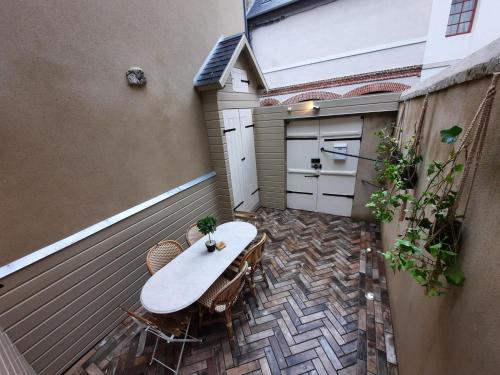 La Villa LIMOUSTA - Maison au cœur du centre historique - Jacuzzi-balneo & Sauna - cour extérieur privative - 350m du vieux bassin & 10min de la plage