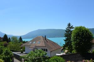 La Villanelle - Magnifique vue sur le lac, 5 minutes à pied de la plage
