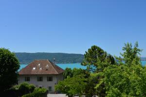 Maison de vacances La Villanelle - Magnifique vue sur le lac, 5 minutes à pied de la plage 13 Route de la Tournette 74290 Veyrier-du-Lac Rhône-Alpes