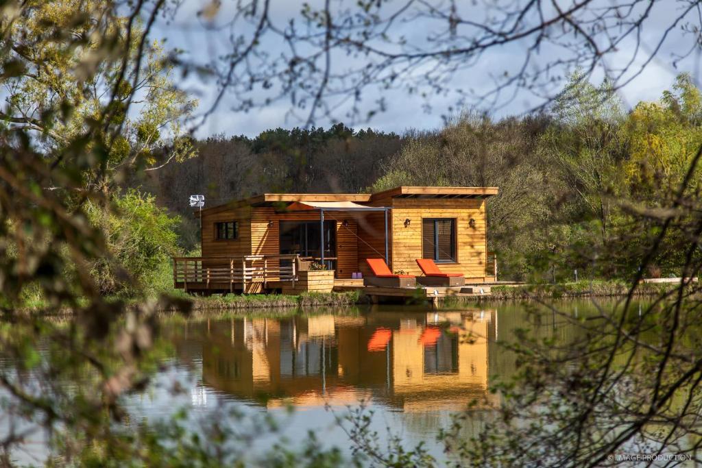 Maison de vacances LACabane Lodge Nature Lieu-dit Le Bourriaud Domaine Appaloosa 24230 Saint-Vivien