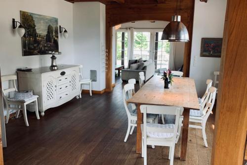 Landhaus am Achterwasser mit Bootssteg