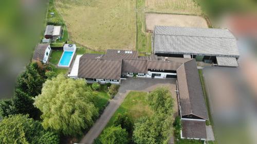 Landhaus Hideaway mit Aussenpool, Sauna und Kamin