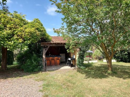 Large country house, private pool & large garden