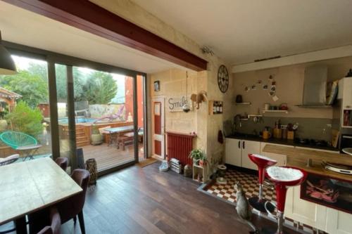 Large duplex with terrace and pool in Bordeaux