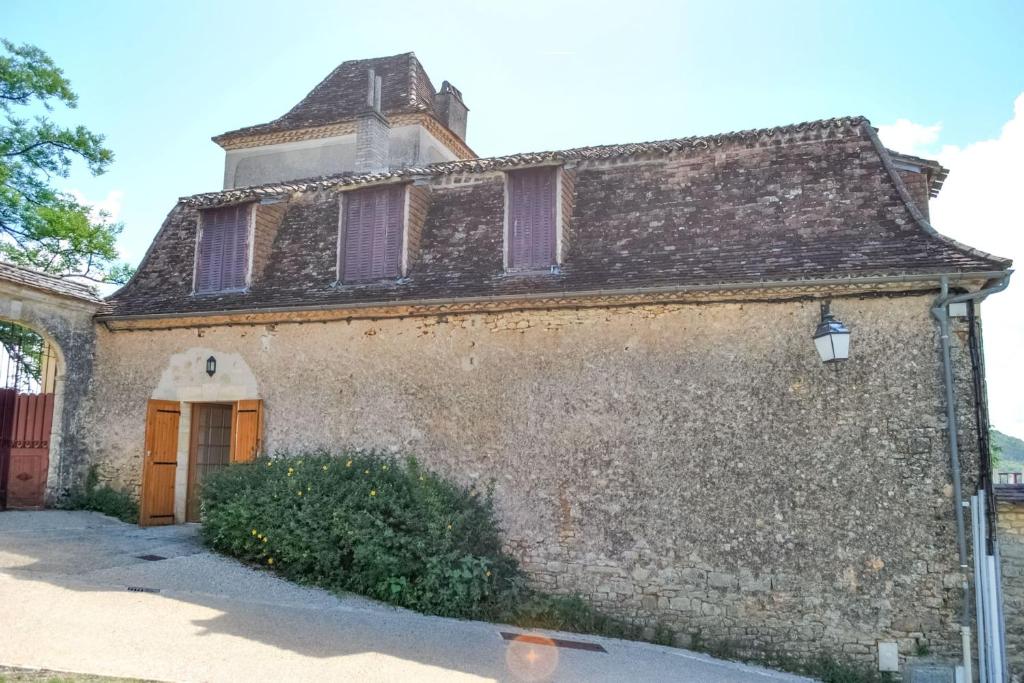 Large family house ideal location in Limeuil for 8 people La tour, 24510 Limeuil