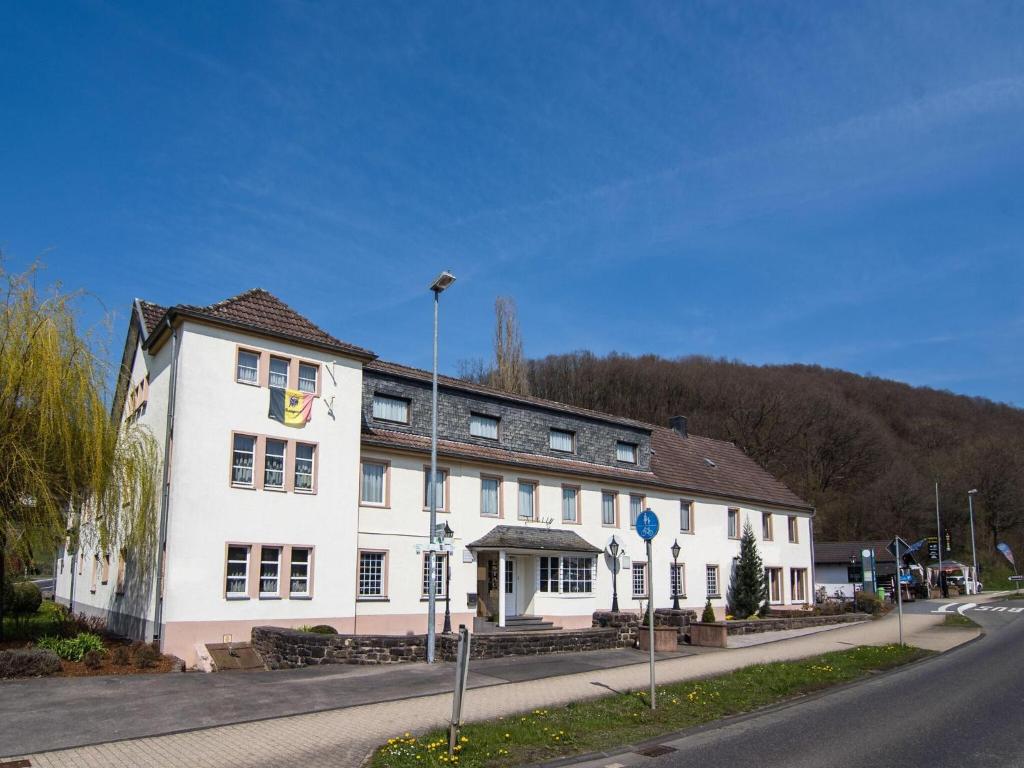 Large group accommodation with lots of facilities nearby the magnificent Eifel National Park , 53937 Schleiden
