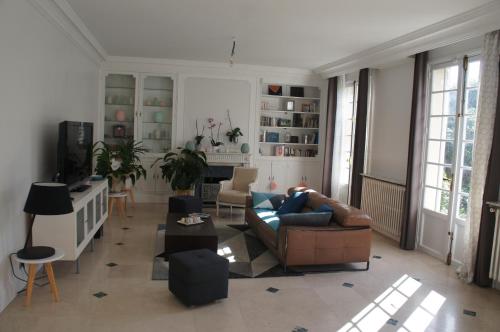 Large quiet house, 5min from train station (RER A)