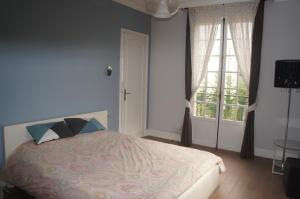 Large quiet house, 5min from train station (RER A)