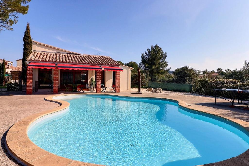 Maison de vacances Latelier - Loft atypique avec piscine et jardin 342 chemin du stade 30250 Aubais
