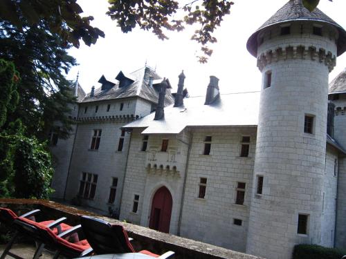 Lavish Castle in Serri res en Chautagn with Pool