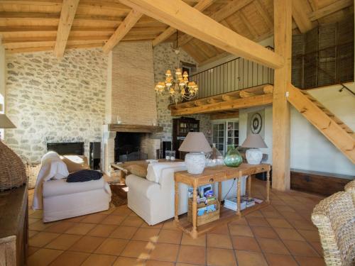 Lavish Mansion in Fargues-sur-Ourbise with Private Pool