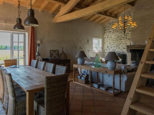 Lavish Mansion in Fargues-sur-Ourbise with Private Pool