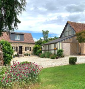 Maison de vacances Le Bas Chesnay Chambres d' Hôtes et Gîte Domfront en Poiraie Le Bas Chesnay, 2073 Route de la Pageotiere 61700 Domfront Normandie