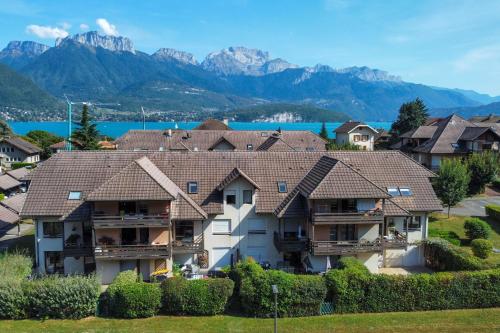 Le Bleu du Lac - 150m from the lake - terrace & parking in Sevrier