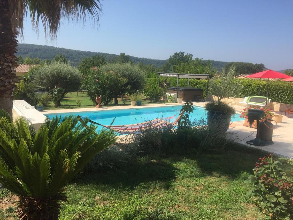 Maison de vacances LE Cabanon des hirondelles 122 Chemin des Cadenières 83690 Villecroze