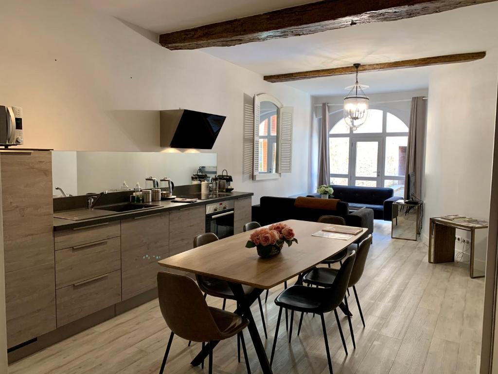 Le Clos Saint Pierre Place Monge 9, 21200 Beaune